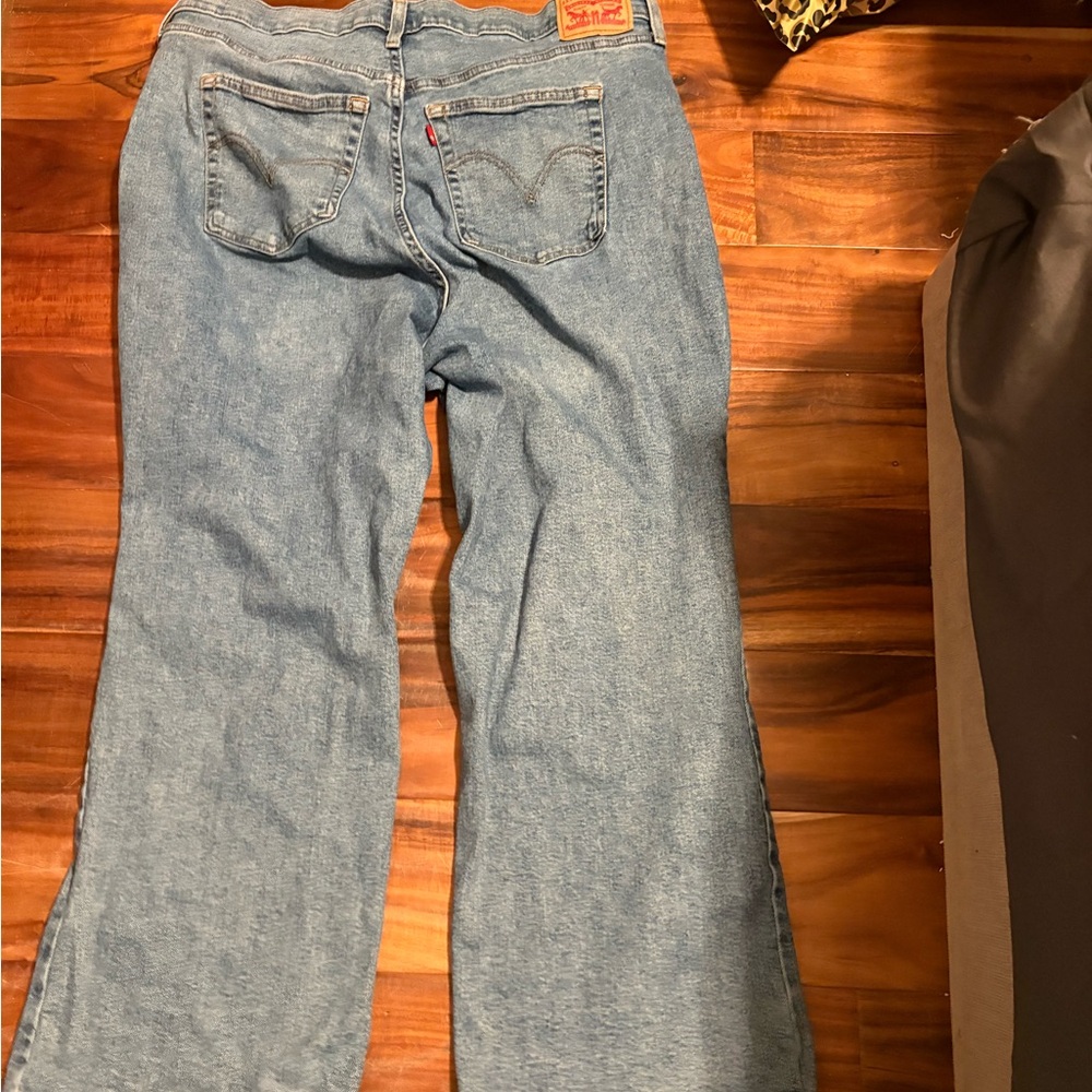 Levi’s High Waisted Crop‎ Flare Jeans Medium Wash (0374) - Picture 6 of 8